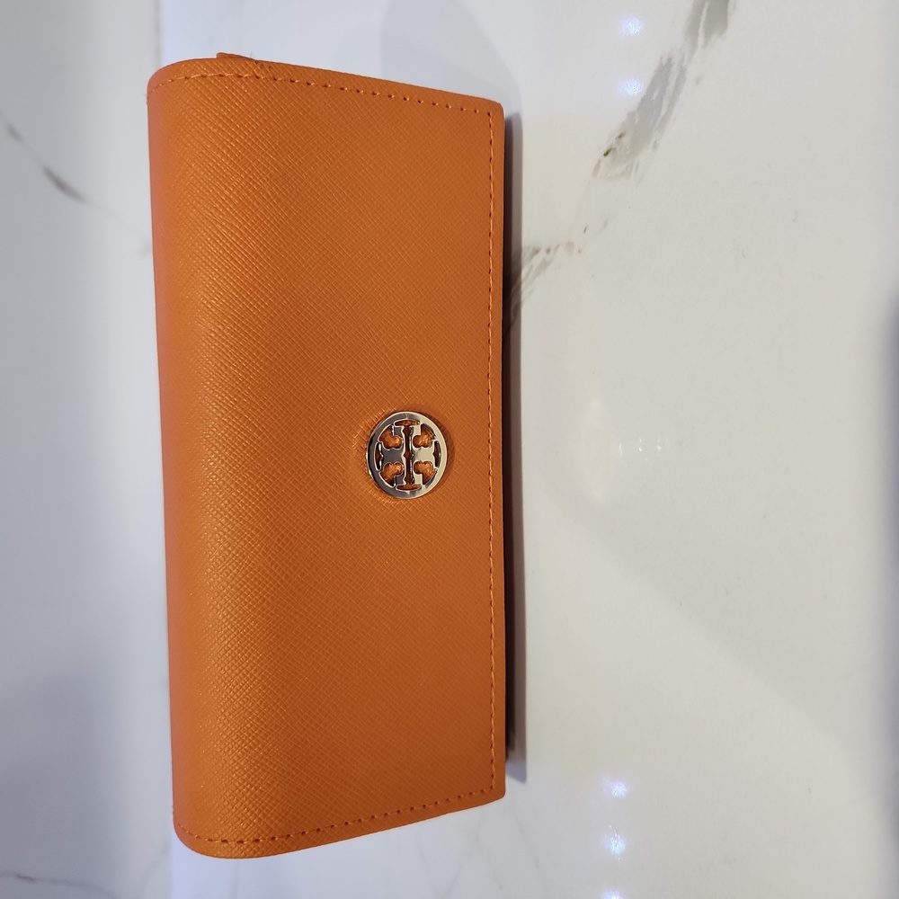 Tory Burch glass case